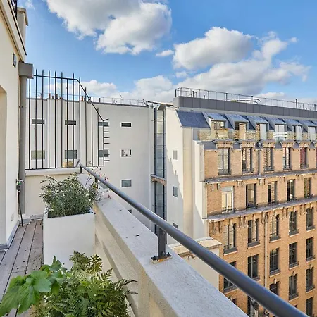 Penthouse With View Of The Eiffel Tower-faubourg * Paris