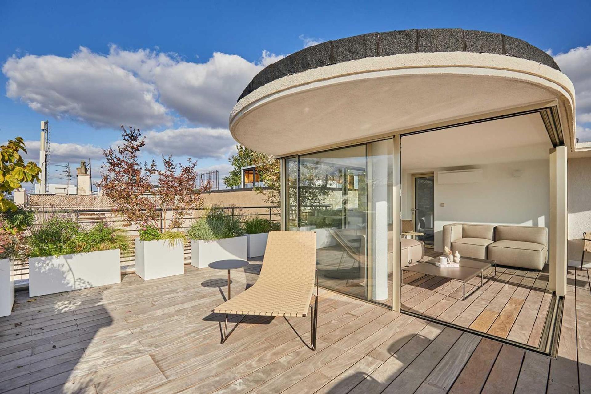 Penthouse With View Of The Eiffel Tower-faubourg